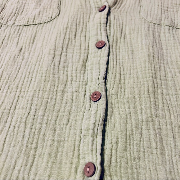 Linen Light Green Button-Up Shirt - Picture 2 of 3